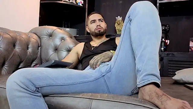 matteosantos: διαδικτυακό σόου στην κάμερα