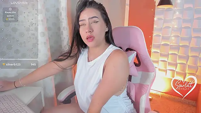 Scarlett_Kiiss élő XXX-chatje