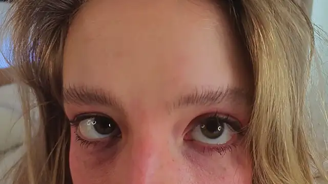 TiffinyMergist Adlı Modelin Canlı XXX Sohbeti