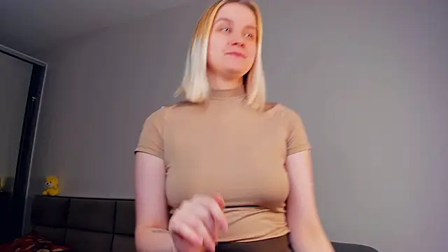 AveIinaStromain's Webcam Show