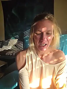 XXX chat uživo modela yola181