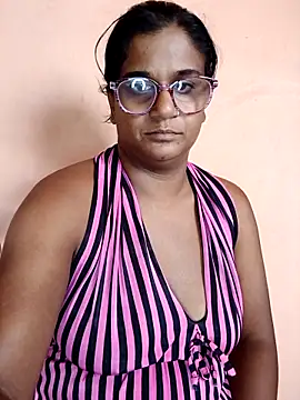 indianstrawberrylips4u's Live XXX Chat