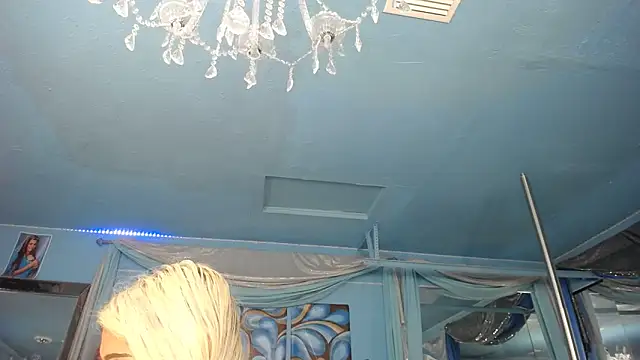 ADRIANNA_FOX live XXX chat