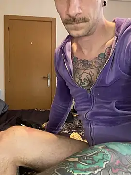 _Lordjizz: διαδικτυακό σόου στην κάμερα