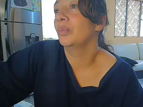 Chatroom XXX en direct de Karina_Aicarddi03