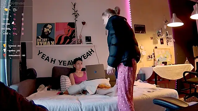 Chatroom XXX en direct de KatiKate