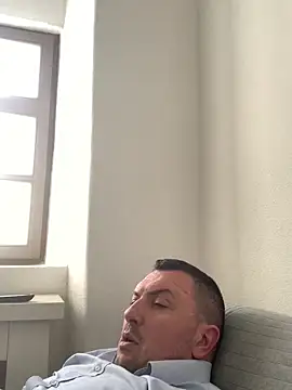 Mike8523's Live XXX Chat