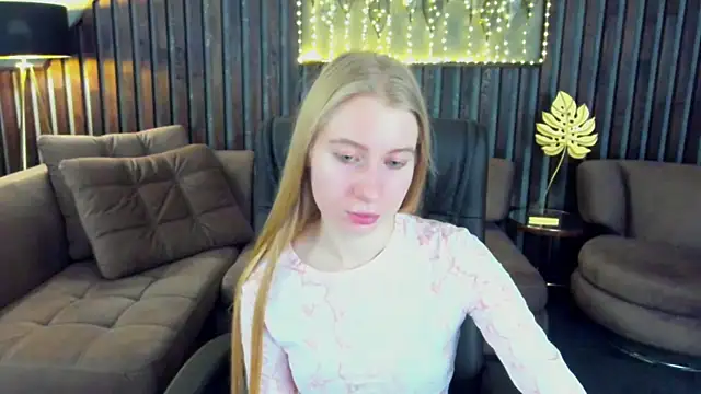 Alina_Blonde Show Webcam