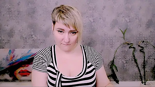 Djullia: απευθείας συνομιλία ΧΧΧ