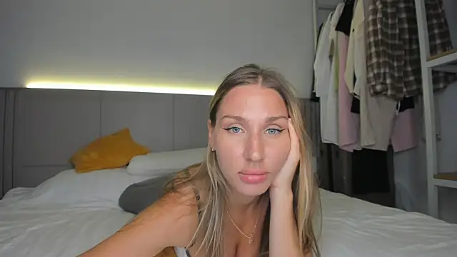 Chatroom XXX en direct de SofiClimbing