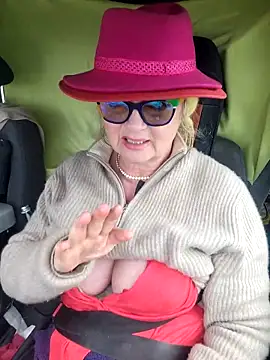 Hot-Muci: απευθείας συνομιλία ΧΧΧ