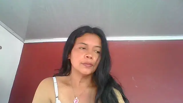 DianaOchoa_ Adlı Modelin Canlı XXX Sohbeti