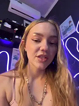 MilaMoone: онлайн-секс-чат