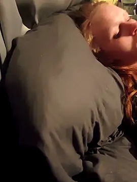 redslovestofuck's Live XXX Chat