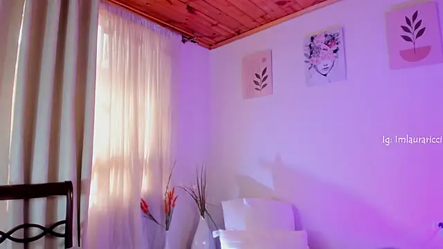 Czat XXX na żywo – Lauraricci__