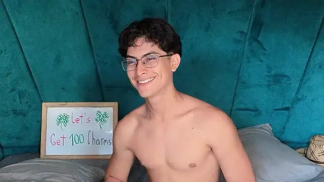 Aaron_Eze's Live XXX Chat