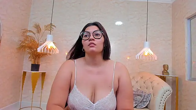 Chat +18 de Mia_Curvyy ao vivo