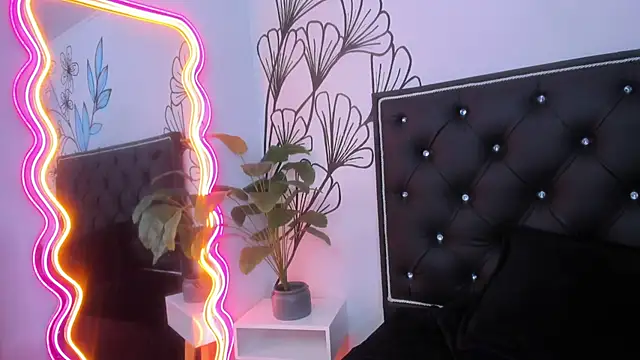 Chat +18 de Sweet_Ariadna_ ao vivo