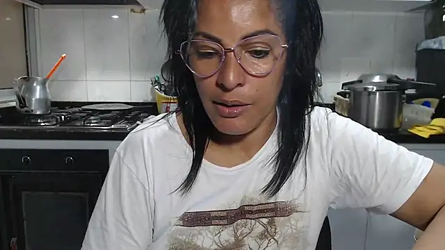 kateleyagrey Chat XXX in diretta