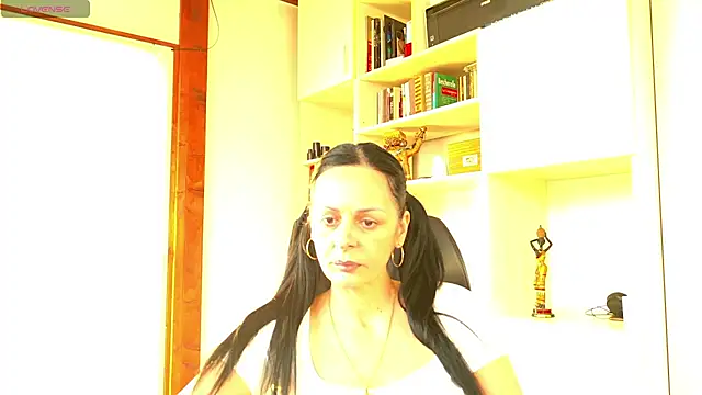 Chat XXX en directo de MiriamDelyn