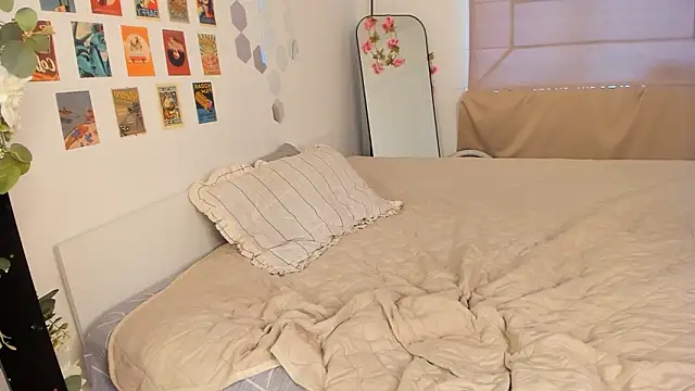 XXX chat uživo modela CipherMoth