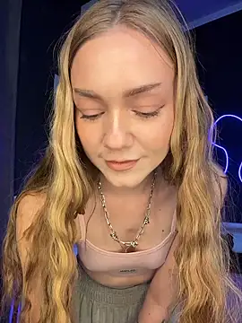 Chat +18 de MilaMoone ao vivo