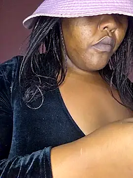 BigBootyBitch96 live XXX chat