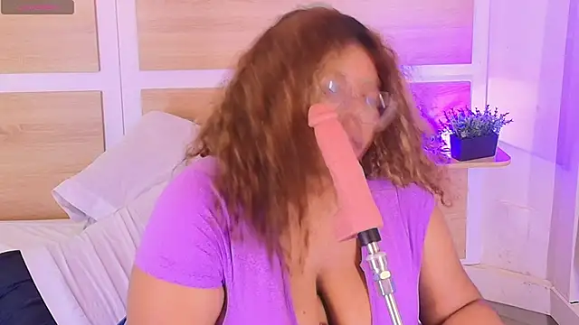 Your_big_ebony_goddness' Live XXX Chat