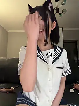 Yiyi-707: онлайн-секс-чат