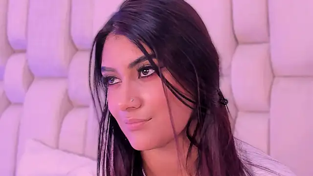 KatherineRuiz_ Adlı Modelin Canlı XXX Sohbeti