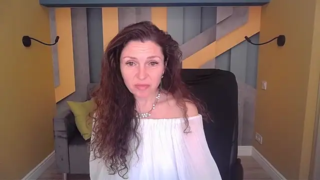 دردشة EllaLong الجنسية المباشرة