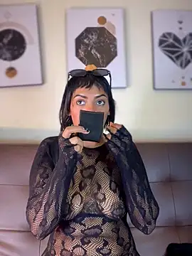 NovaFoxx live XXX chat