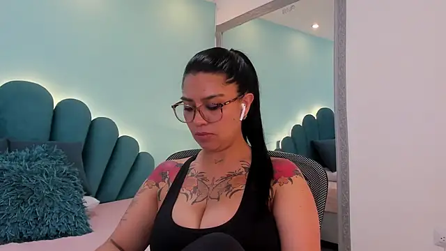 Chatroom XXX en direct de sharlott18