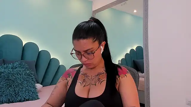 sharlott18 Adlı Modelin Canlı XXX Sohbeti