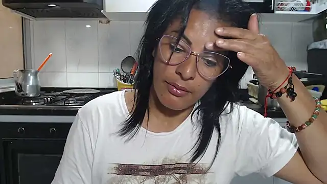 kateleyagrey Show in webcam