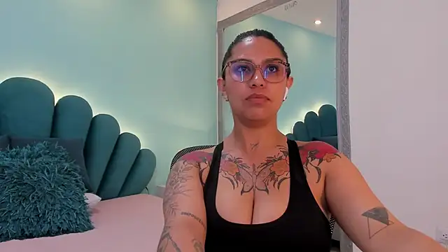 sharlott18 现场XXX聊天