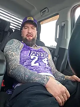 Pokazy przed kamerką – Beardedtattood