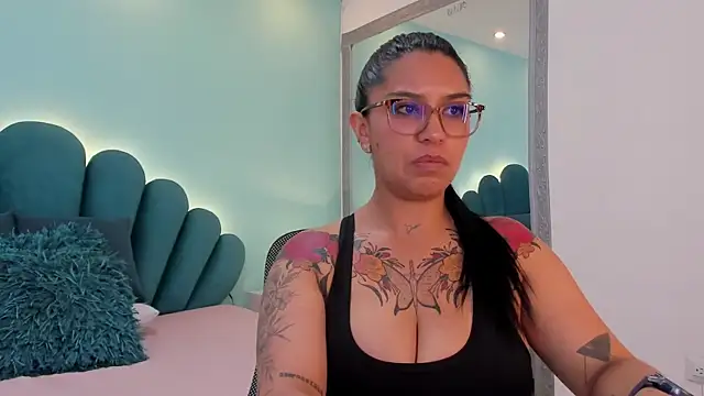 Онлайн чат XXX sharlott18