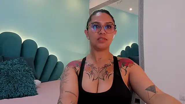 sharlott18 লাইভ XXX চ্যাট