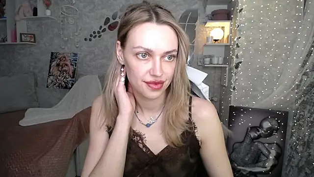 NickyAdamidi 即時 XXX 聊天