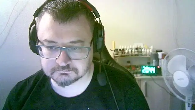 Chat +18 de SirAbuser ao vivo