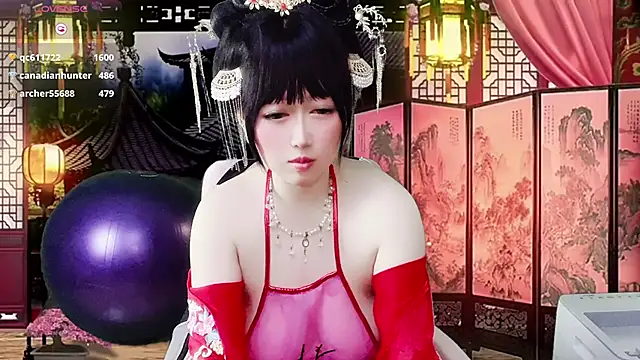 LuckyCute-Tutu: онлайн-секс-чат