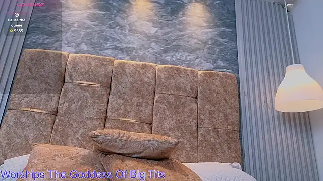 zoe_hugeboobs' Live XXX Chat