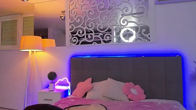 LuisaClover élő XXX-chatje