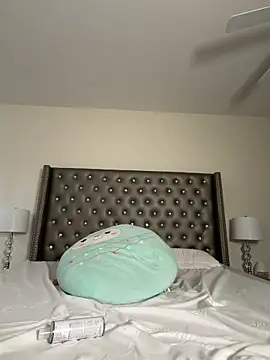 NadiaLyla Show in webcam