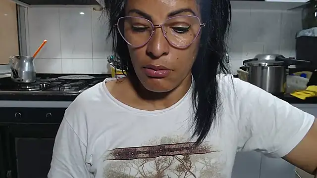 kateleyagrey Chat XXX in diretta