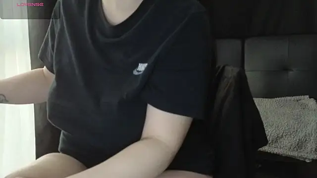 Mia_G0ld: διαδικτυακό σόου στην κάμερα