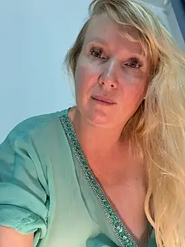 دردشة EmmaInLove23 الجنسية المباشرة