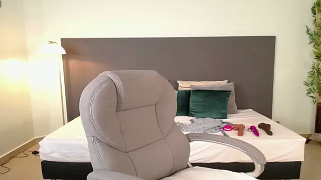 JeinnoveMontenegr0's Live XXX Chat