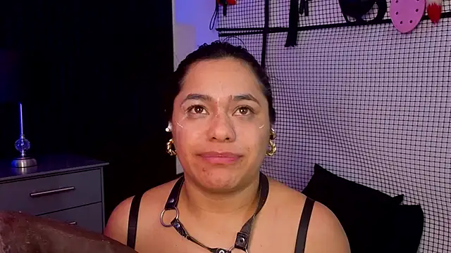 Issafoxx's Live XXX Chat